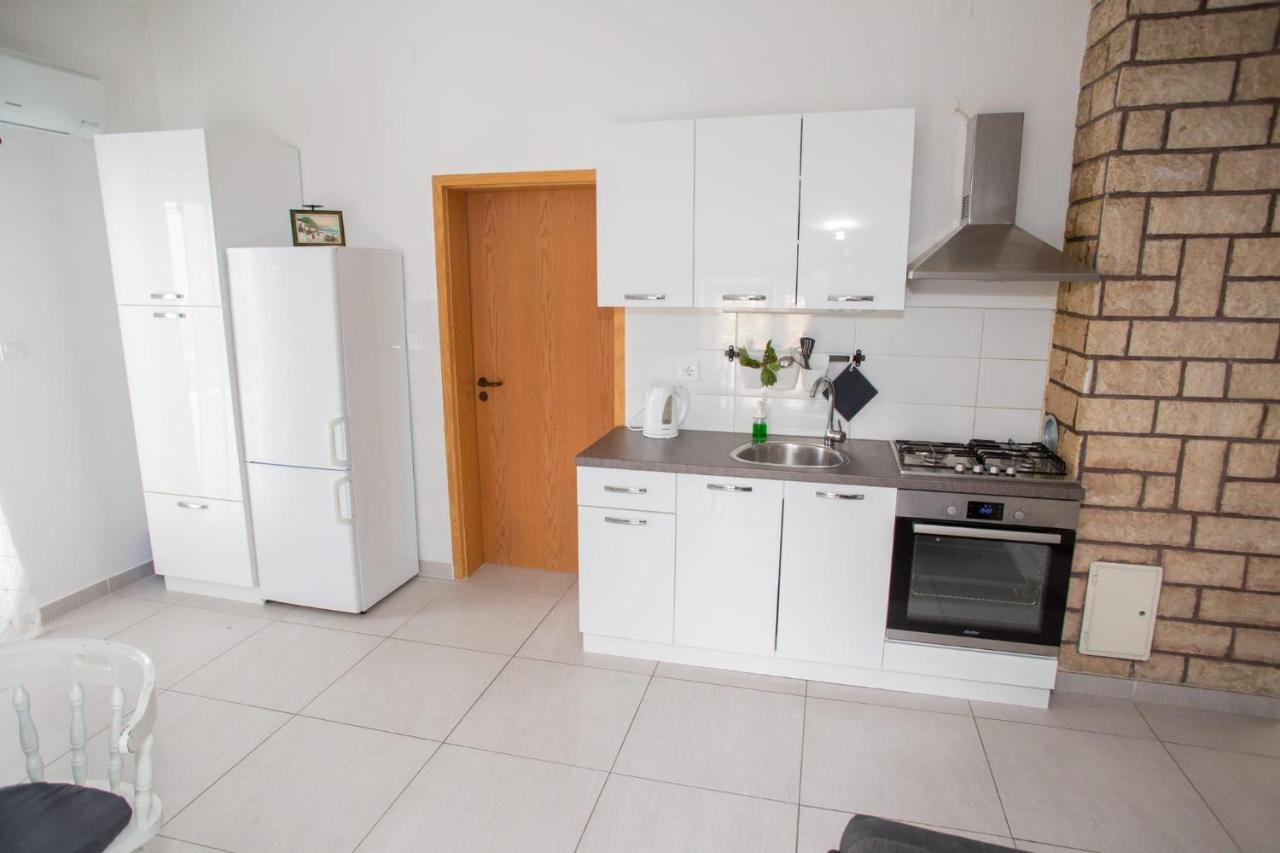 Yucca Apartment
